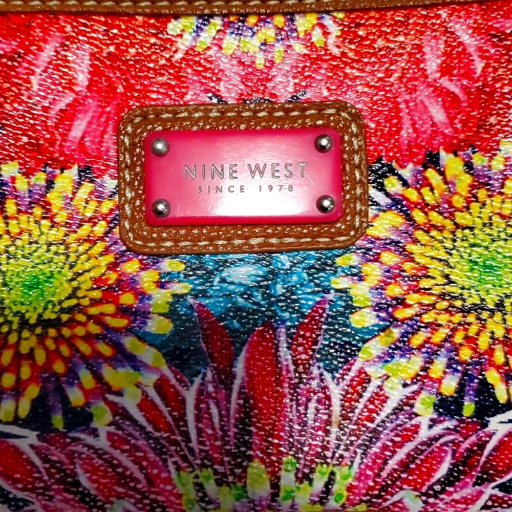 Flower wristlet